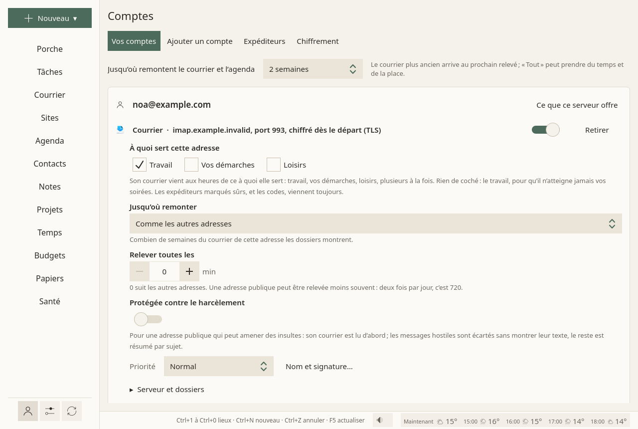 L’onglet « Vos comptes » : en haut, « Jusqu’où remontent le courrier et l’agenda », réglé sur 2 semaines ; en dessous, la fiche d’une adresse : son service de courrier avec son serveur, un interrupteur et Retirer, puis à quoi sert cette adresse (Travail coché, Vos démarches, Loisirs), jusqu’où remonter, à quel rythme elle est relevée, la protection contre le harcèlement, sa priorité, « Nom et signature… », et « Serveur et dossiers », replié.